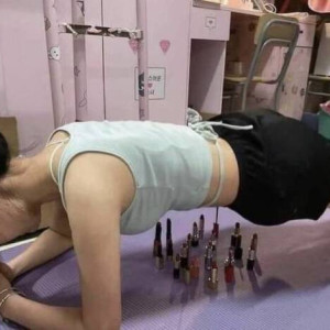 10 플랭크 힘들어하는 여친을 위한 배려.jpg