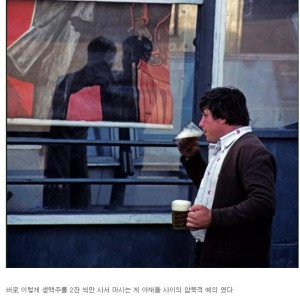 8 80년대 소련 아재들이 맥주 마시던 방법.jpg