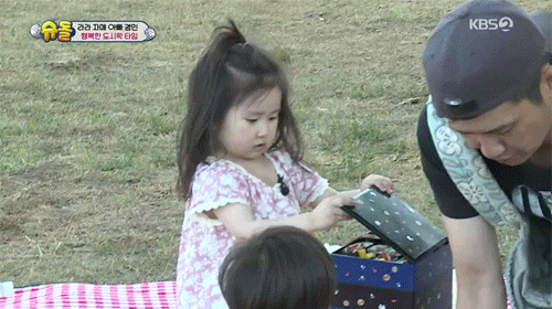 [슈돌] 남친 앞인데 눈치가 없는 홍라원 아버님.gif | 인스티즈