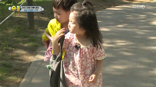 [슈돌] 남친 앞인데 눈치가 없는 홍라원 아버님.gif | 인스티즈